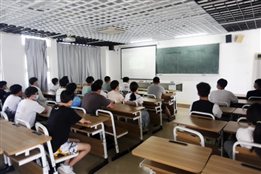 D:\yfzou\学校类文件\质量管理办公室\师德师风\新闻材料\忆百年征程，数百个第一  必赢官网19、20级学生同上“开学第一课”\8.jpg