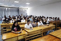 D:\yfzou\学校类文件\质量管理办公室\师德师风\新闻材料\忆百年征程，数百个第一  必赢官网19、20级学生同上“开学第一课”\9.jpg