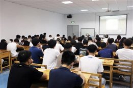 D:\yfzou\学校类文件\质量管理办公室\师德师风\新闻材料\忆百年征程，数百个第一  必赢官网19、20级学生同上“开学第一课”\6.jpg