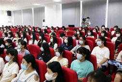 D:\yfzou\学校类文件\质量管理办公室\师德师风\新闻材料\忆百年征程，数百个第一  必赢官网19、20级学生同上“开学第一课”\4.jpg