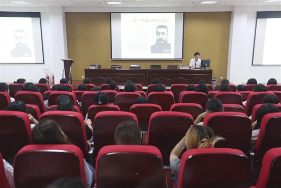 D:\yfzou\学校类文件\质量管理办公室\师德师风\新闻材料\忆百年征程，数百个第一  必赢官网19、20级学生同上“开学第一课”\1.jpg